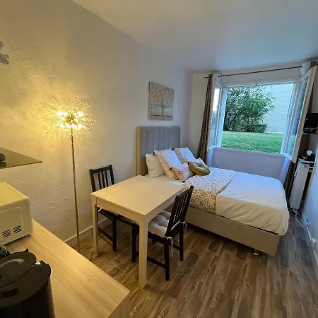 Studio Situe A 5 Min Du Chateau De Versailles Et Stationnement Gratuit Exterior photo