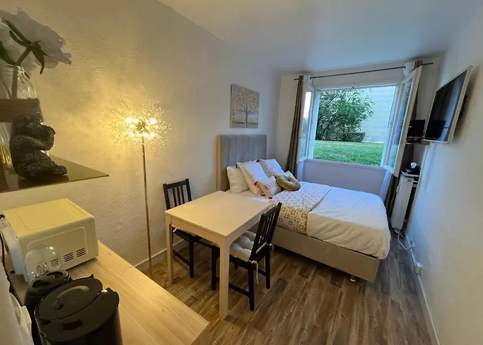Studio Situe A 5 Min Du Chateau De Versailles Et Stationnement Gratuit