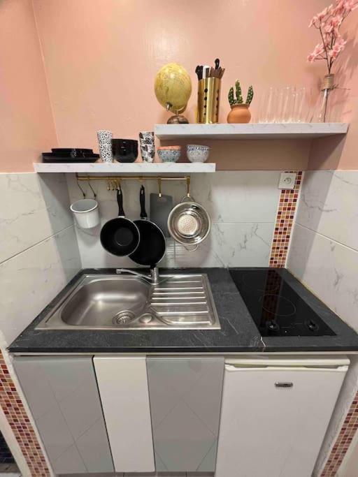 Apartment Situe A 5 Min Du Chateau De Et Stationnement Gratuit