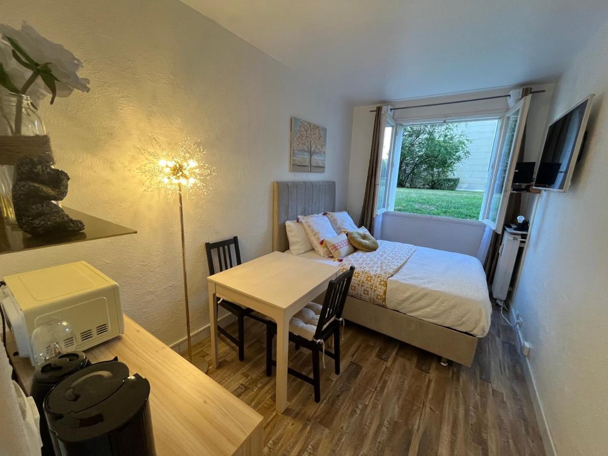 Situe A 5 Min Du Chateau De Et Stationnement Gratuit Versailles